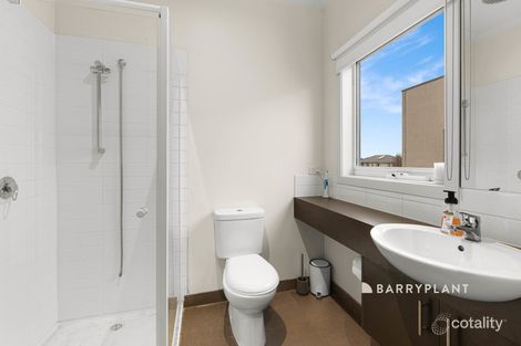 Property photo of 38 Edgeware Close Pakenham VIC 3810
