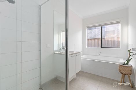 Property photo of 22 Maplewood Circuit Truganina VIC 3029