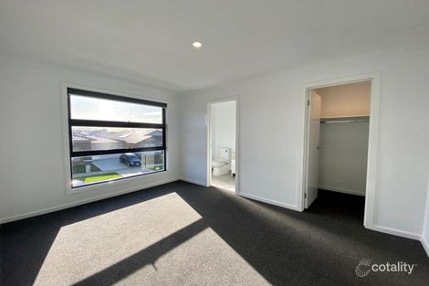Property photo of 2 Mountjoy Circuit Clyde North VIC 3978