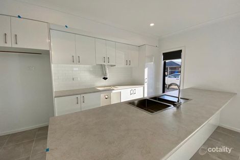 Property photo of 2 Mountjoy Circuit Clyde North VIC 3978