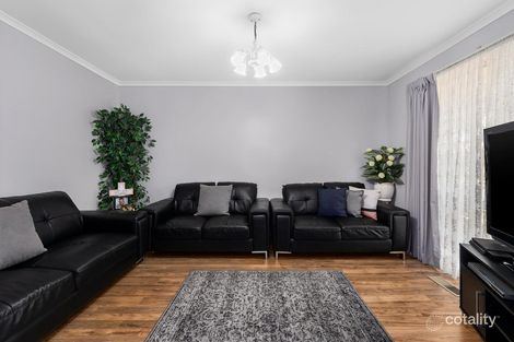Property photo of 33 Dunlop Crescent Mill Park VIC 3082