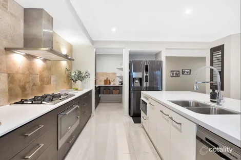 Property photo of 29 Deoro Parade Clyde North VIC 3978