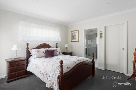 Property photo of 2/11 Gladstone Road Briar Hill VIC 3088