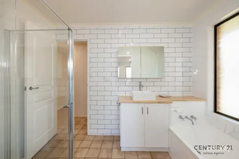 Property photo of 11 Wilmoth Street Kepnock QLD 4670