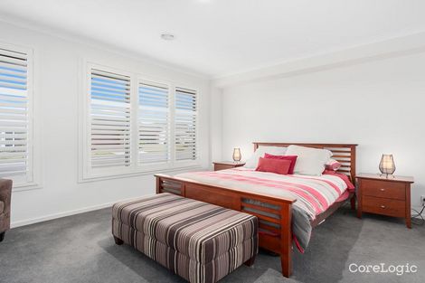Property photo of 8 Mernoo Avenue Clyde North VIC 3978