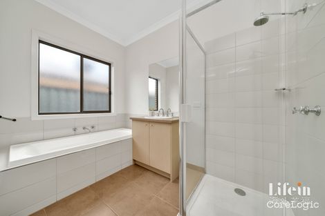 Property photo of 12 Montvale Drive Craigieburn VIC 3064