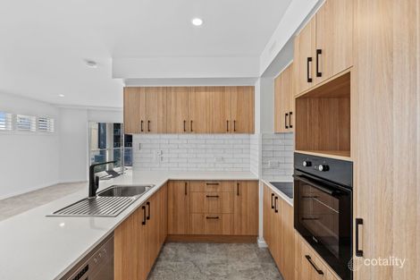 Property photo of 2/8 Besham Parade Wynnum QLD 4178