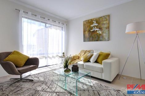 22 Chesterfield Ave, Hocking, WA 6065