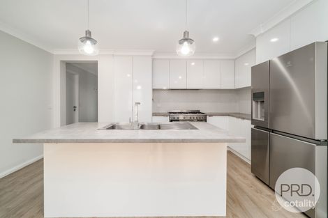 Property photo of 2/48 Ross Parkway Gobbagombalin NSW 2650