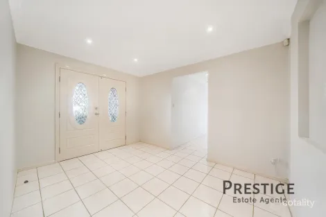 Property photo of 1 Kelman Close Edensor Park NSW 2176