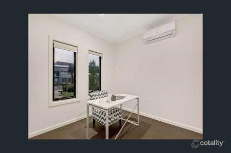 Property photo of 23 Meyers Walk Craigieburn VIC 3064