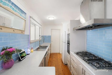 Property photo of 28 Buckingham Road Berkeley Vale NSW 2261