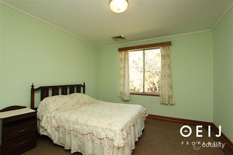 Property photo of 11 Billabong Way Mount Nasura WA 6112