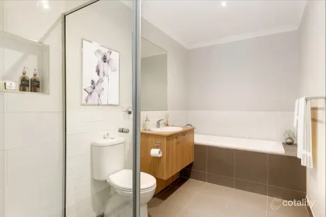 Property photo of 61 Streamside Drive Craigieburn VIC 3064