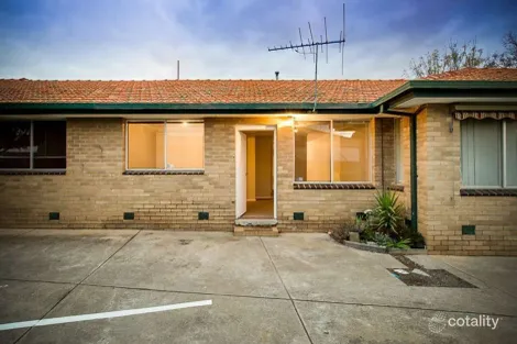 Property photo of 2/20 Strathmore Crescent Hoppers Crossing VIC 3029
