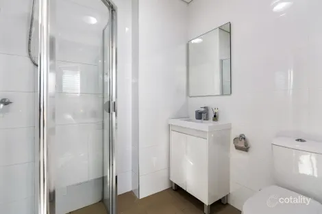 Property photo of 2/56 Lakeside Parade Jordan Springs NSW 2747
