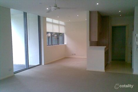 Property photo of 215/3 Como Crescent Southport QLD 4215
