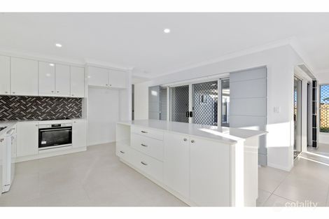 Property photo of 51 Geoff Wilson Drive Norman Gardens QLD 4701