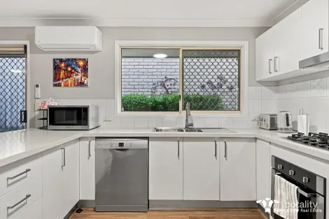 Property photo of 43 Flinders Crescent Forest Lake QLD 4078