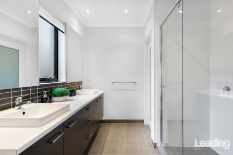 Property photo of 8 Rosenthal Boulevard Sunbury VIC 3429