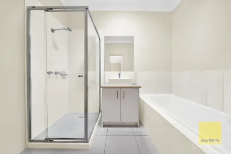 Property photo of 2/10 Santander Crescent Point Cook VIC 3030