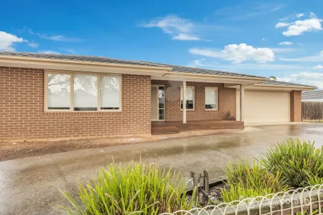 4 Hepburn Ave, Eynesbury, VIC 3338