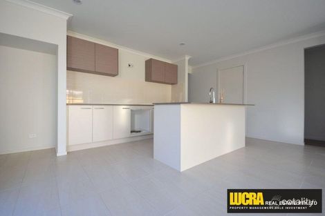 Property photo of 10 Eynesbury View Wollert VIC 3750