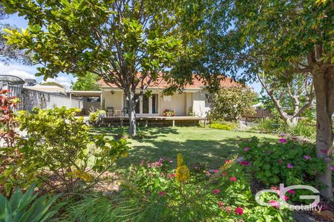 Property photo of 33 Oldham Crescent Hilton WA 6163