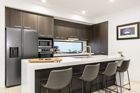 Property photo of 2/9 Clinton Street Labrador QLD 4215