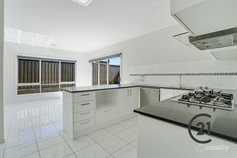 Property photo of 2/126 Circle Drive South Cranbourne VIC 3977