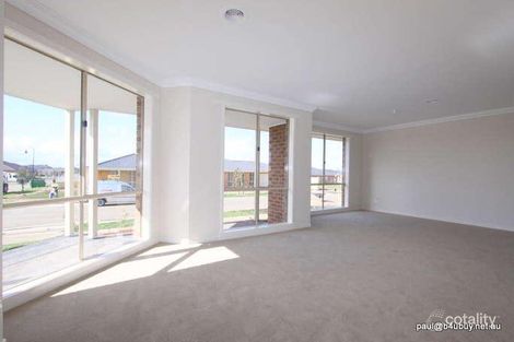 Property photo of 1 Wild Scotchman Way Cranbourne East VIC 3977