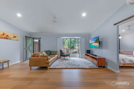 Property photo of 36 Valley Drive Cannonvale QLD 4802