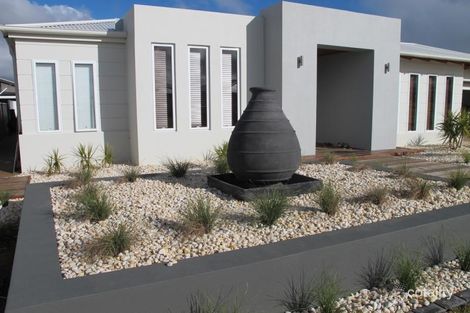 Property photo of 1 Yulong Street Glenfield Park NSW 2650