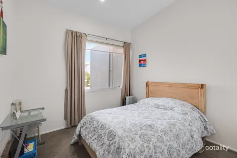 Property photo of 16 Parri Crescent New Port SA 5015