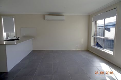 Property photo of 19 Santa Fe Close Cameron Park NSW 2285