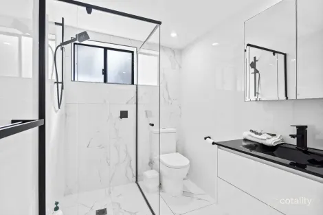 Property photo of 19 Tekapo Street Broadbeach Waters QLD 4218