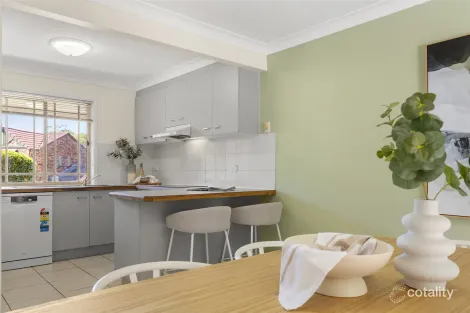 Property photo of 2/41 Bleasby Road Eight Mile Plains QLD 4113