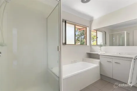 Property photo of 2/41 Bleasby Road Eight Mile Plains QLD 4113