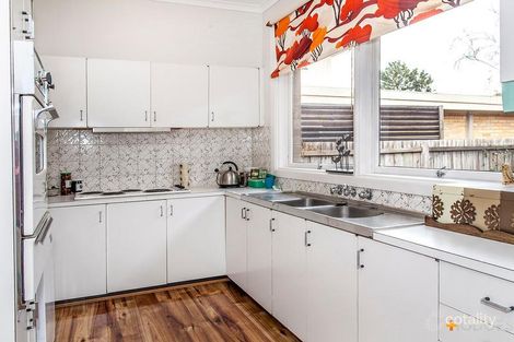 Property photo of 33 Almurta Road Bentleigh East VIC 3165