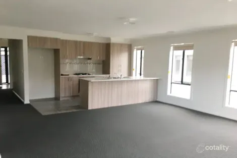 Property photo of 16 Renlik Circuit Cranbourne North VIC 3977