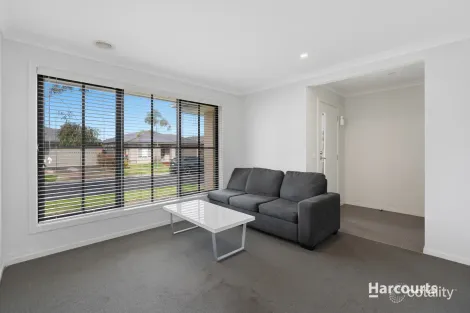 Property photo of 13 Gateau Drive Werribee VIC 3030