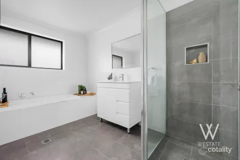 Property photo of 15 Kellahan Street Eglinton NSW 2795