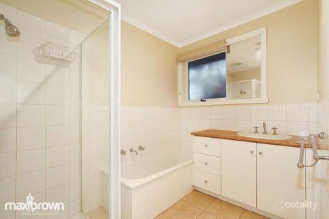 Property photo of 10 Landstrom Quadrant Kilsyth VIC 3137