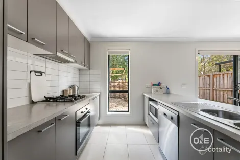 Property photo of 16 Spriggs Drive Croydon VIC 3136