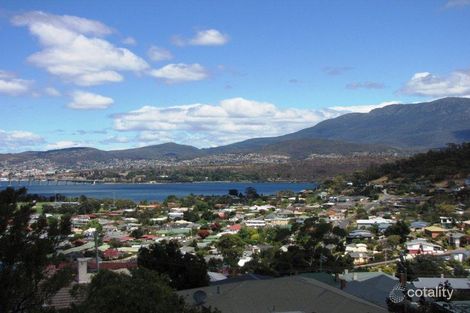 Property photo of 21 Karoola Road Lindisfarne TAS 7015