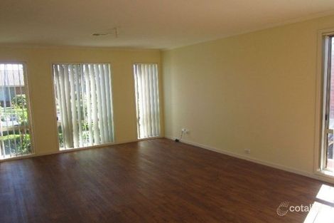 Property photo of 3 Bellarine Drive Cranbourne VIC 3977