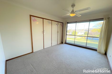 Property photo of 93 Simkin Crescent Kooringal NSW 2650