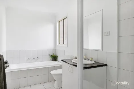 Property photo of 28 Kennedy Parade Roxburgh Park VIC 3064