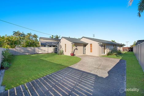 Property photo of 19 Lapoinya Crescent Warana QLD 4575