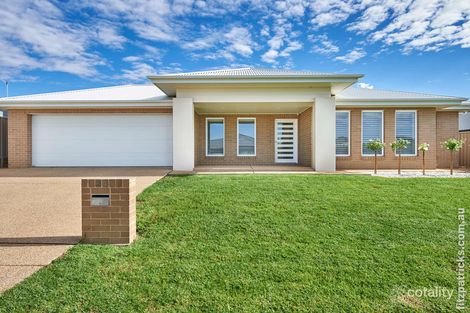 24 Mullagh Cres, Boorooma, NSW 2650